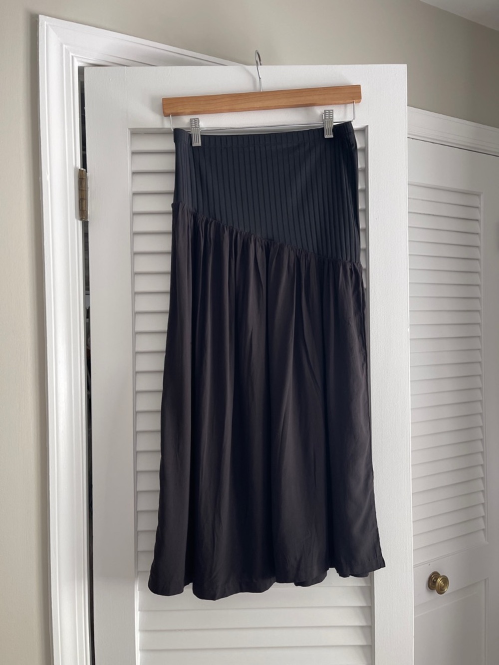 Sanctuary Black Midi Skirt with Ribbed Waistband and Diagonal Panel